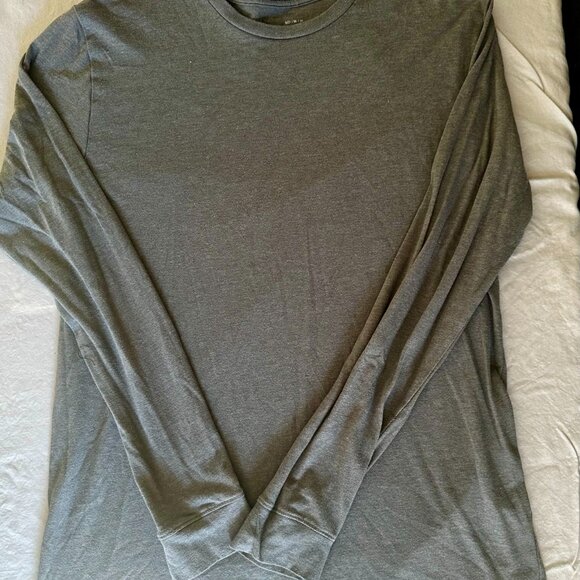 Under Armour Women’s M Grey HeatGear Long Sleeve Top Loose Fit Performance-A221 - Picture 6 of 7